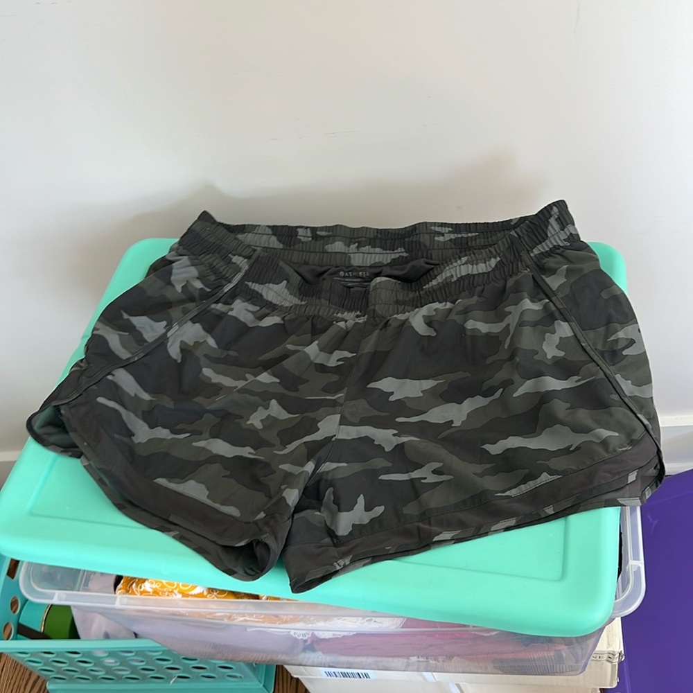 Athleta Mesh Race Run Short 4” camo